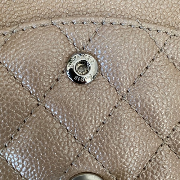 Chanel Classic Flap - Medium - Picture 8 of 10